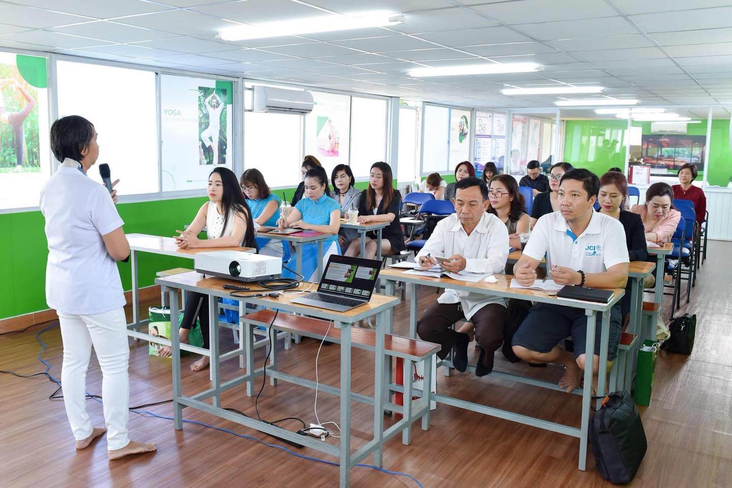 hoc cidesco online nang cap tay nghe chuan quoc te tu xa 2 min