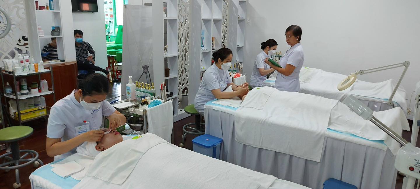 Where to study physical therapy to have attractive job opportunities at high-end spas 3 min
