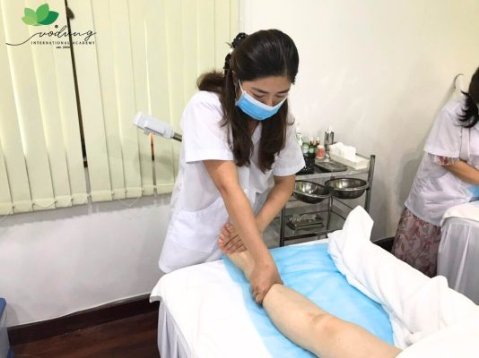 hoc xoa bop bam huyet vat ly tri lieu mo ra canh cua su nghiep spa thanh cong min