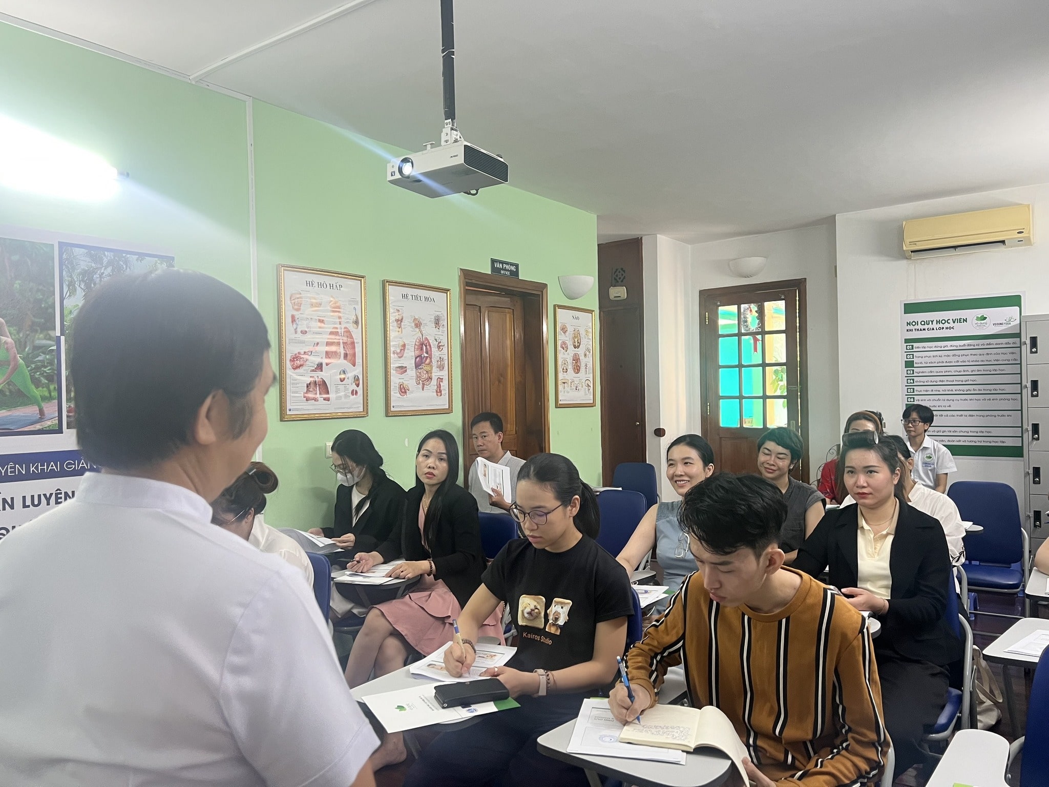 chi phi nhuong quyen spa nam 2024 bao nhieu la du de bat dau 3 min