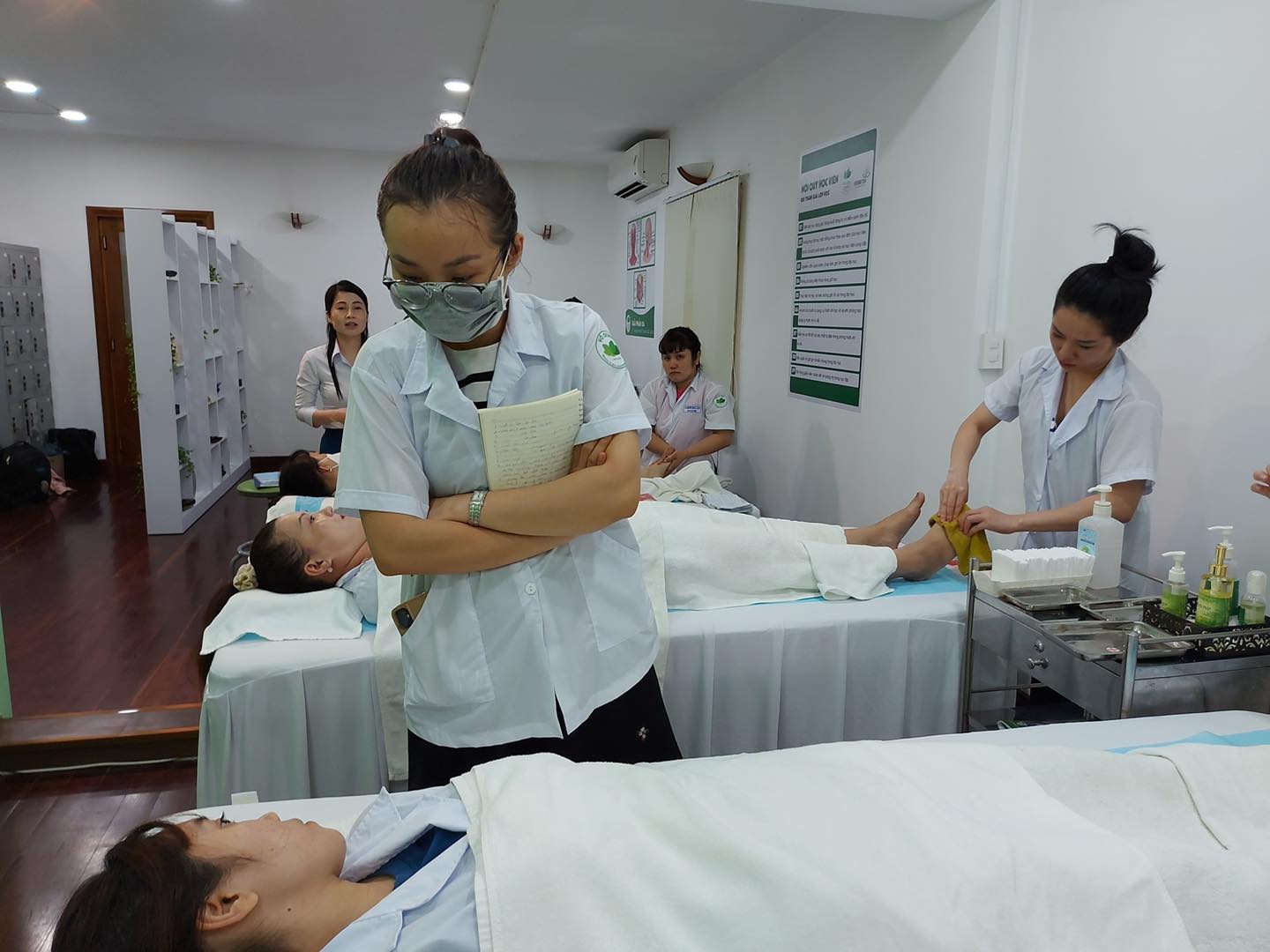 khoa hoc tri lieu dong y tro thanh chuyen gia spa voi lieu trinh doc dao 3 min