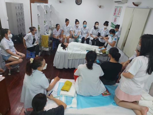 khoa hoc tri lieu dong y tro thanh chuyen gia spa voi lieu trinh doc dao min