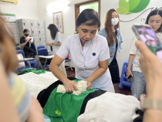 vat ly tri lieu bang dien sinh hoc tai spa bi quyet thu gian va phuc hoi suc khoe toan dien min